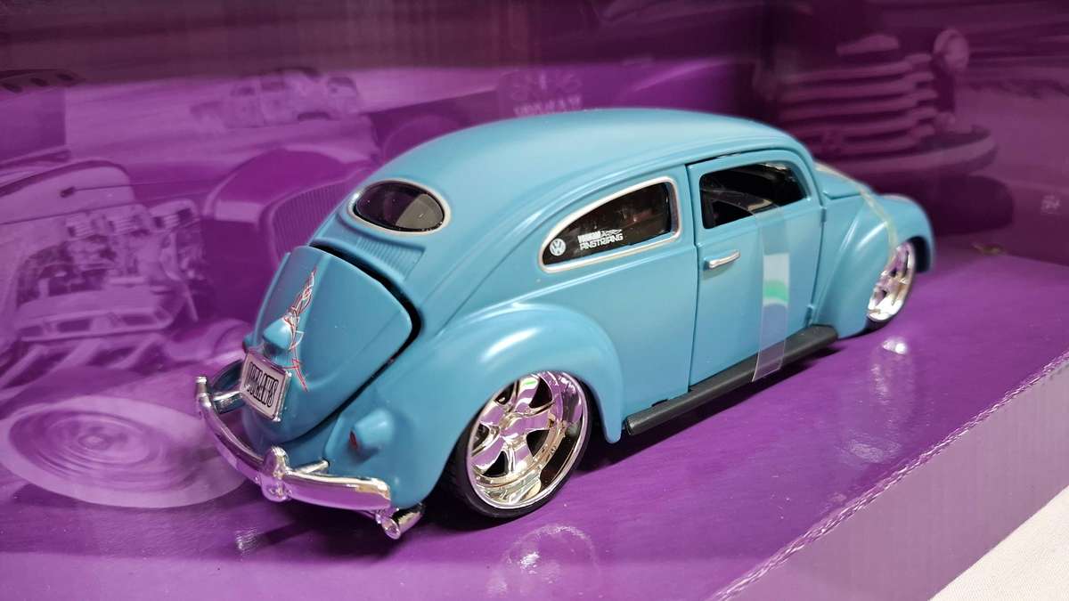Vintage Maisto Design Die Cast 1:24 Scale Volkswagen Beetle - Good Condition