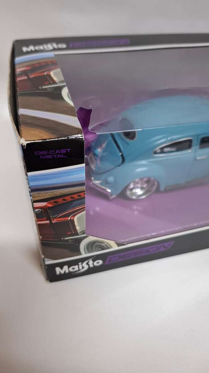 Vintage Maisto Design Die Cast 1:24 Scale Volkswagen Beetle - Good Condition