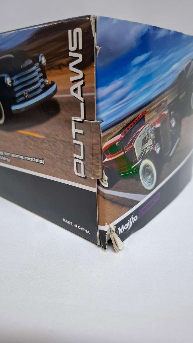 Vintage Maisto Design Die Cast 1:24 Scale Volkswagen Beetle - Good Condition