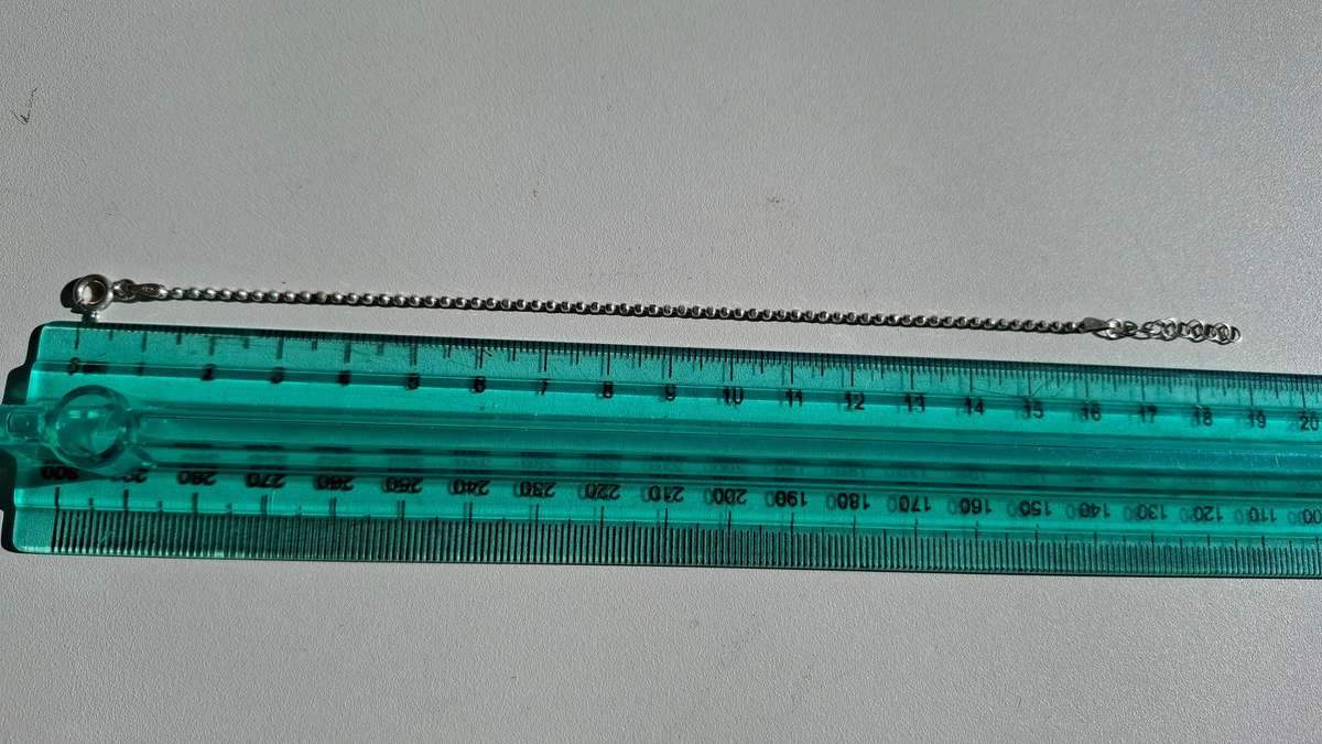 Stunning Italy 925 Silver Link Chain (54 cm Long) in Excellent Condition - (8.6 grams)