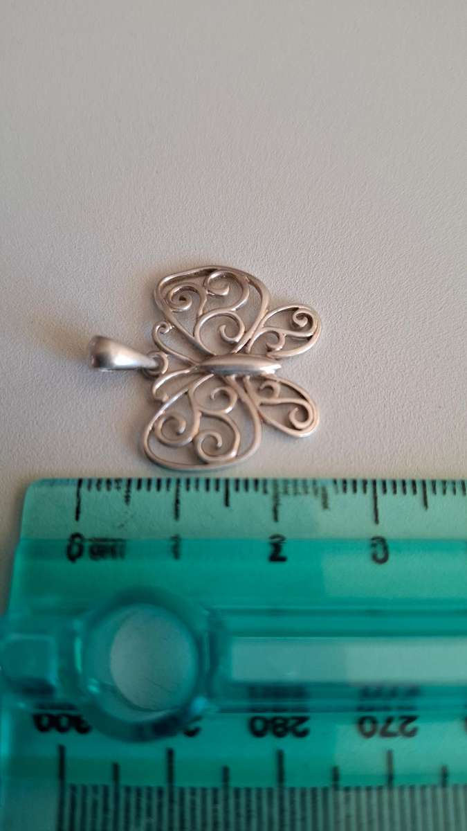 Stunning 925 Silver Butterfly Pendant in Excellent Condition 1.9 grams