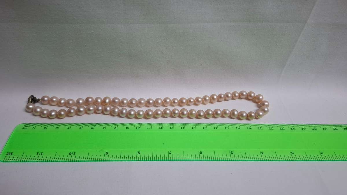 Beautiful String of Fresh Water Pearls - Excellent Condition