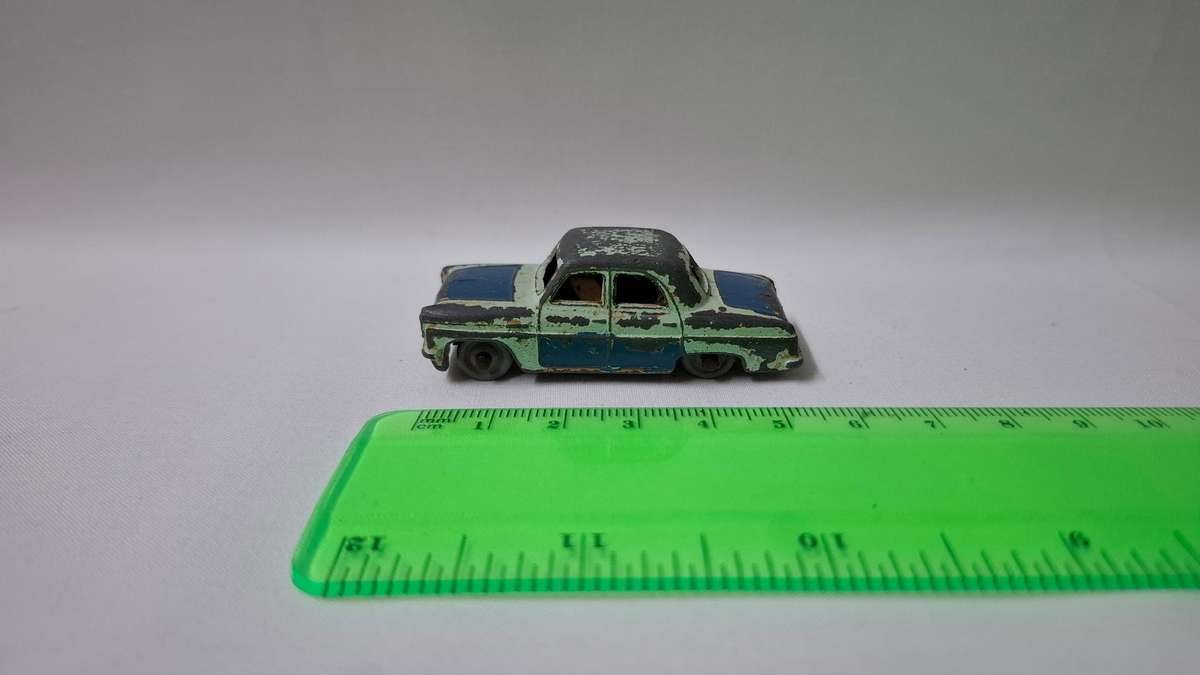 Vintage Diecast Dinky Toy No.061  "Ford Prefect". - Well played Condition