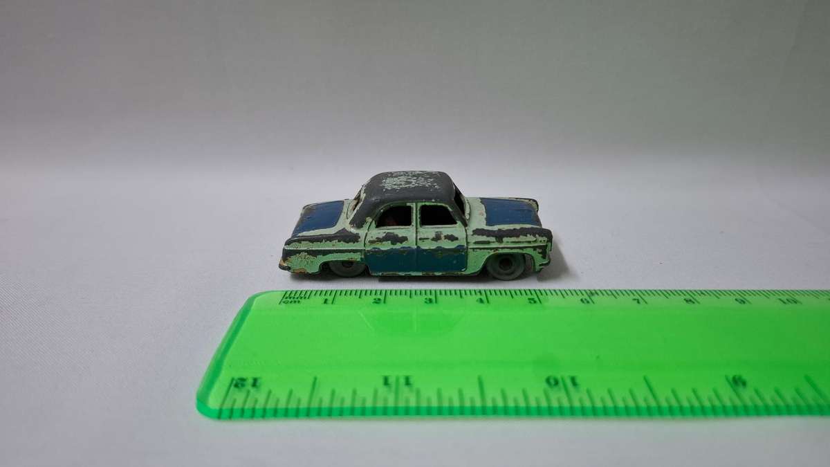 Vintage Diecast Dinky Toy No.061  "Ford Prefect". - Well played Condition