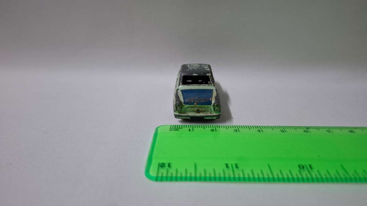 Vintage Diecast Dinky Toy No.061  "Ford Prefect". - Well played Condition