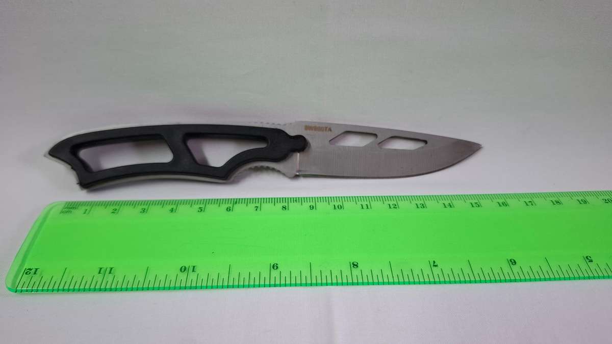 Smith & Wesson Fixed Blade Neck Knife with Sheath SW990TA - Good Condition