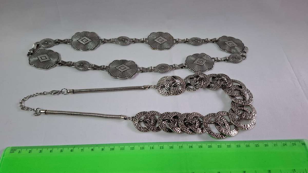 Beautiful Vintage Style Silver Plated Necklace Set - Excellent Condition