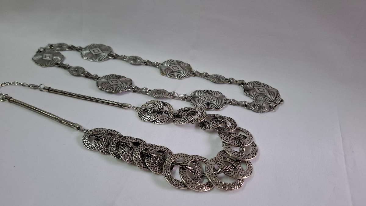 Beautiful Vintage Style Silver Plated Necklace Set - Excellent Condition