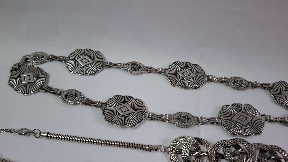 Beautiful Vintage Style Silver Plated Necklace Set - Excellent Condition