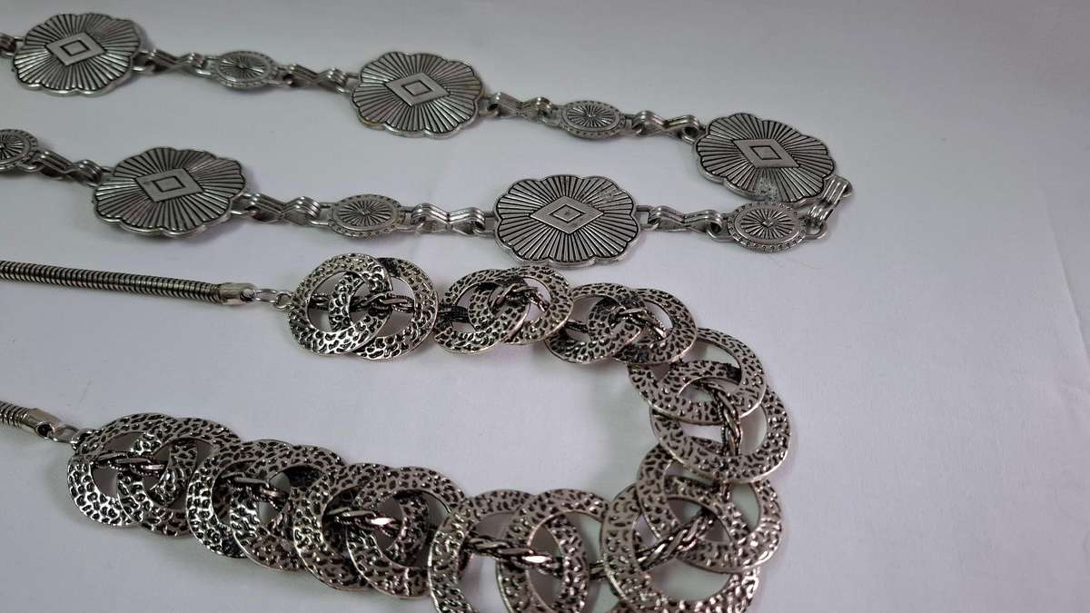 Beautiful Vintage Style Silver Plated Necklace Set - Excellent Condition