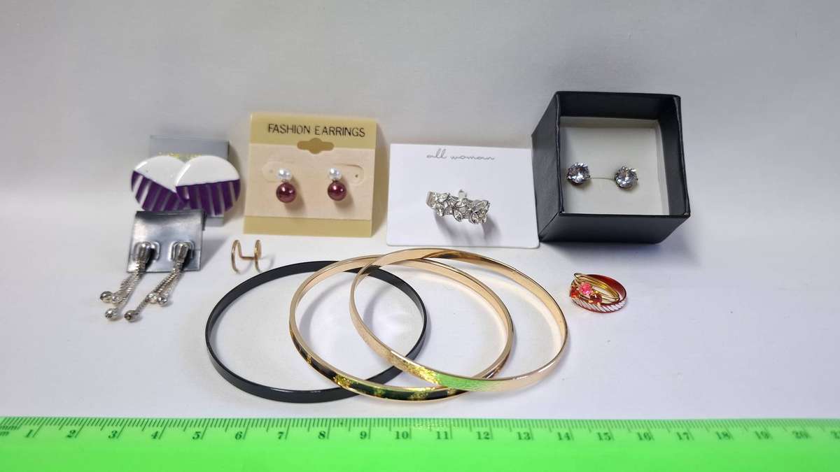 Lot 19A - A Beautiful Collection of Costume Jewelry