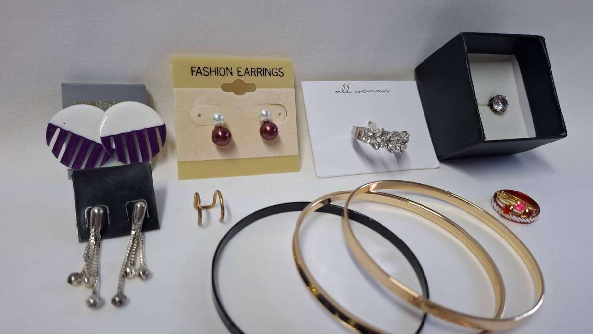 Lot 19A - A Beautiful Collection of Costume Jewelry