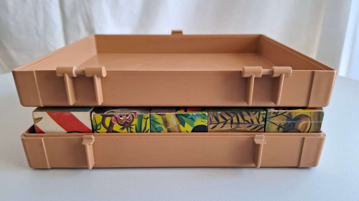 Vintage 1960's Walt Disney Prod Building Blocks in Original Holder(German Version)in Great Condition