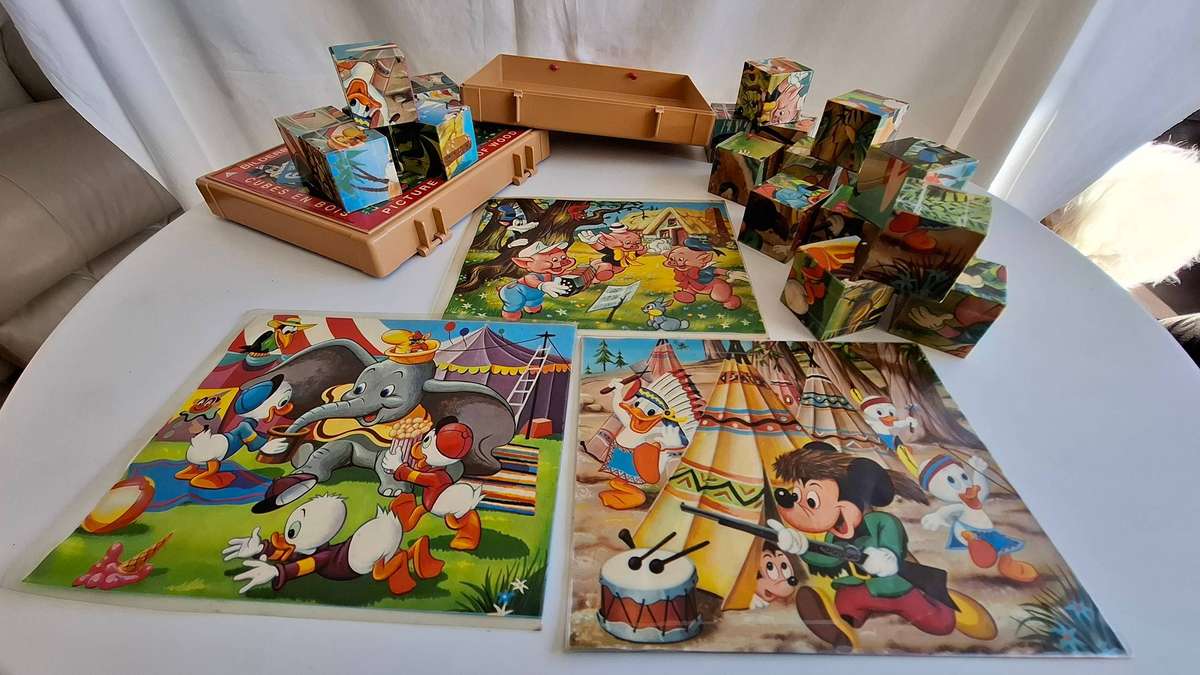 Vintage 1960's Walt Disney Prod Building Blocks in Original Holder(German Version)in Great Condition
