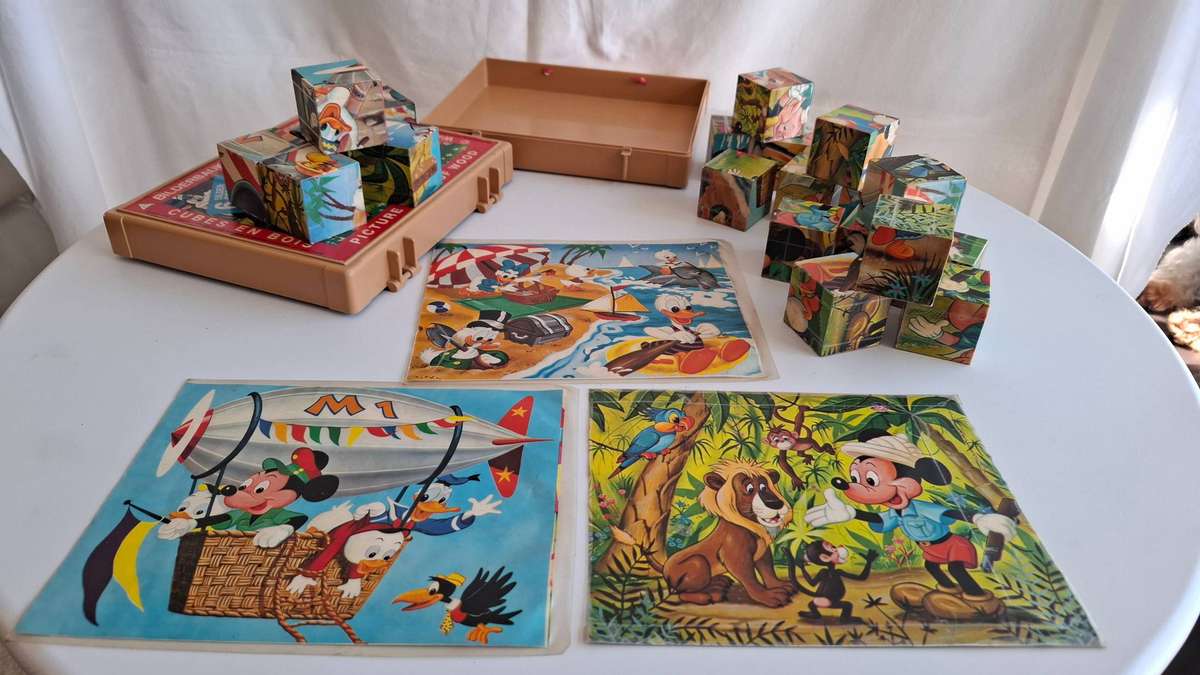 Vintage 1960's Walt Disney Prod Building Blocks in Original Holder(German Version)in Great Condition
