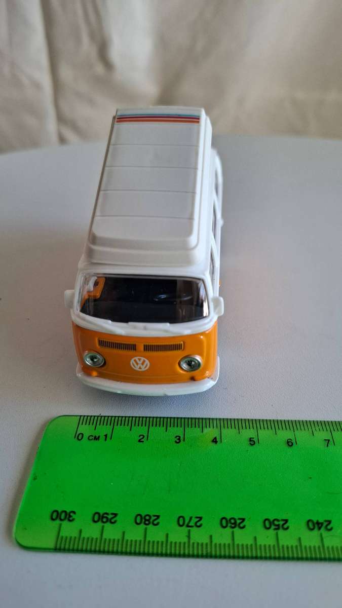 Stunning Maisto 1/42 Volkswagen Type 2 Bus - Good Condition - Not Boxed