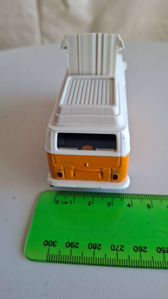 Stunning Maisto 1/42 Volkswagen Type 2 Bus - Good Condition - Not Boxed