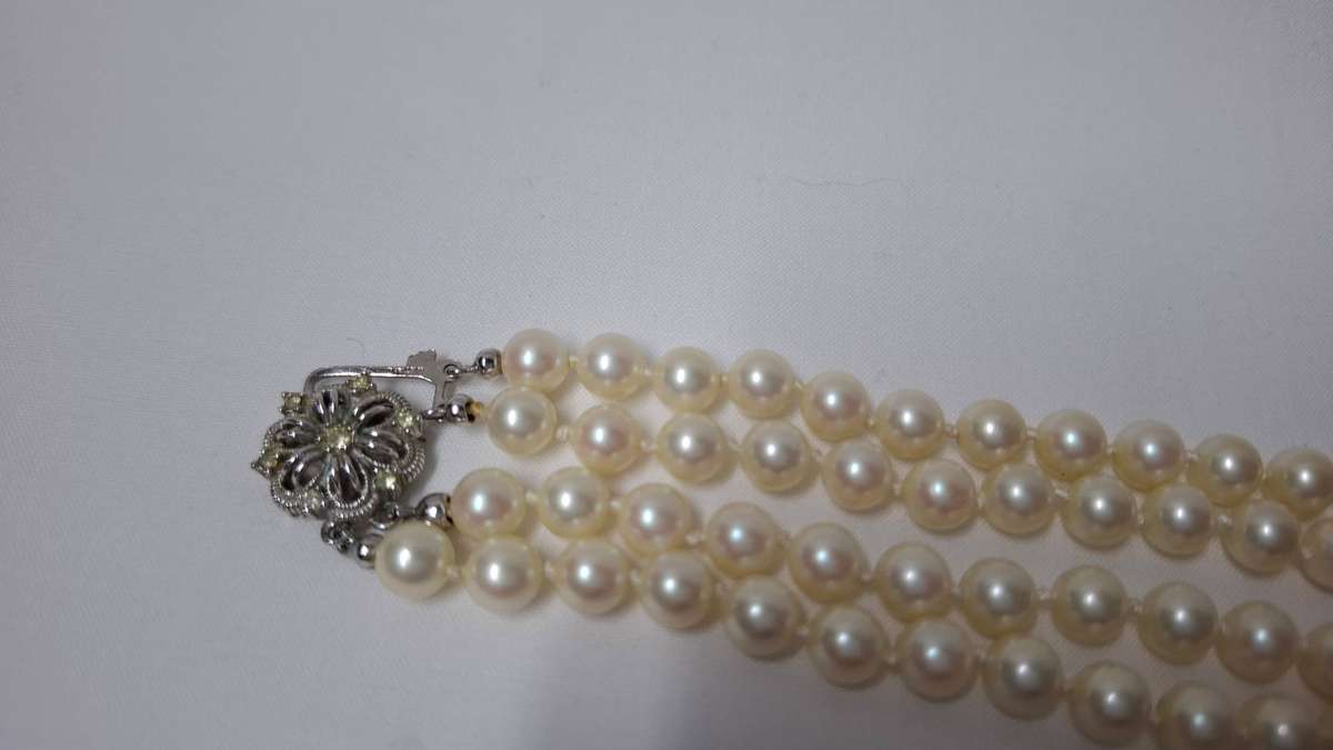 A Stunning String of Pearls with an 835 Silver Clasp (28mm length) - Excellent Condition