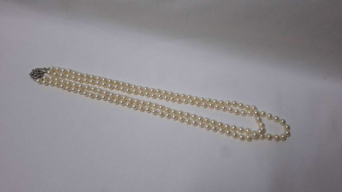 A Stunning String of Pearls with an 835 Silver Clasp (28mm length) - Excellent Condition