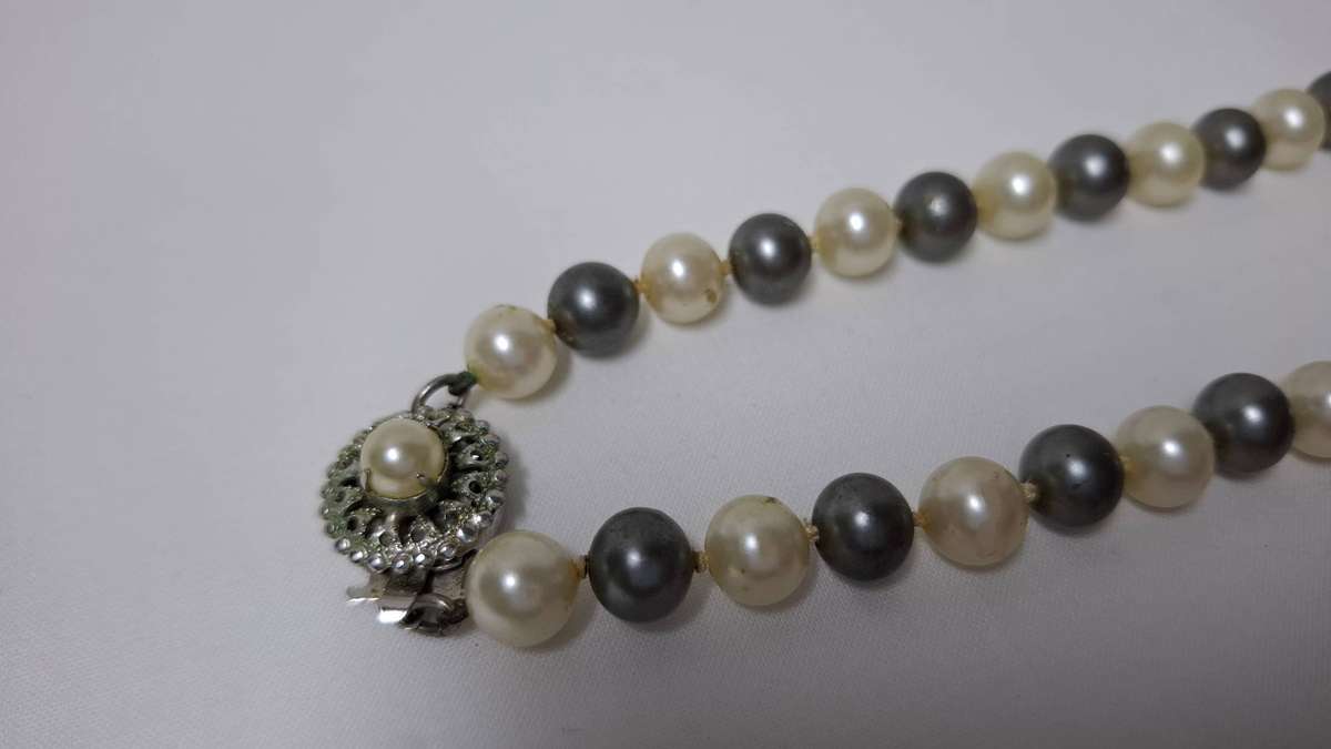 A Stunning String of Pearls with Clasp (33mm length) - Excellent Condition