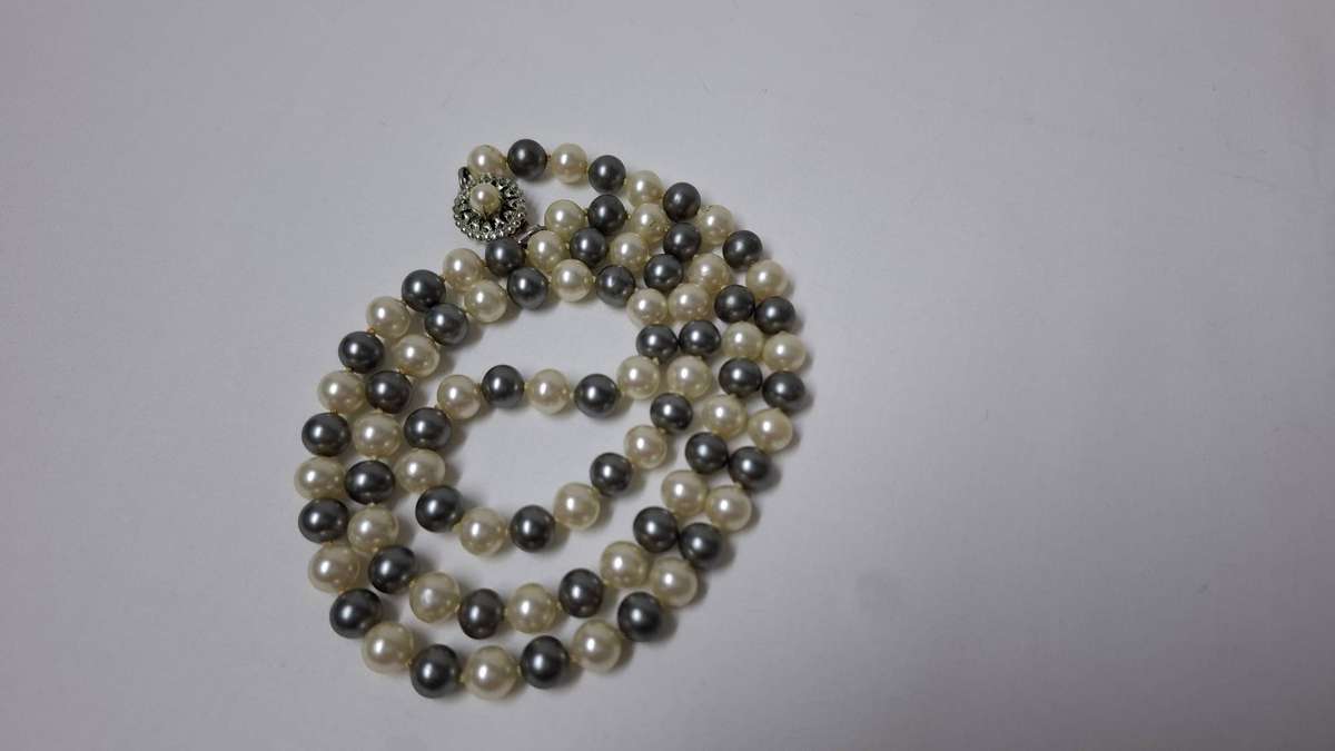 A Stunning String of Pearls with Clasp (33mm length) - Excellent Condition