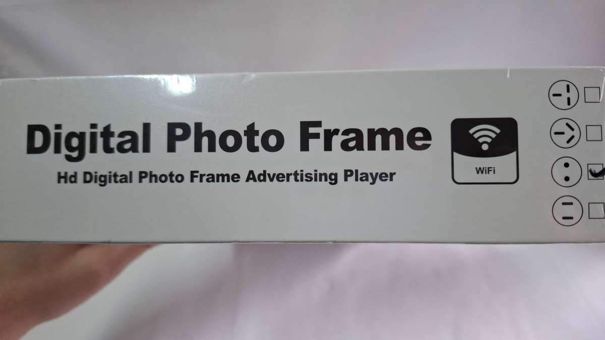 Andowl 11-inch Wireless HD Digital Photo Frame - Unwanted Gift