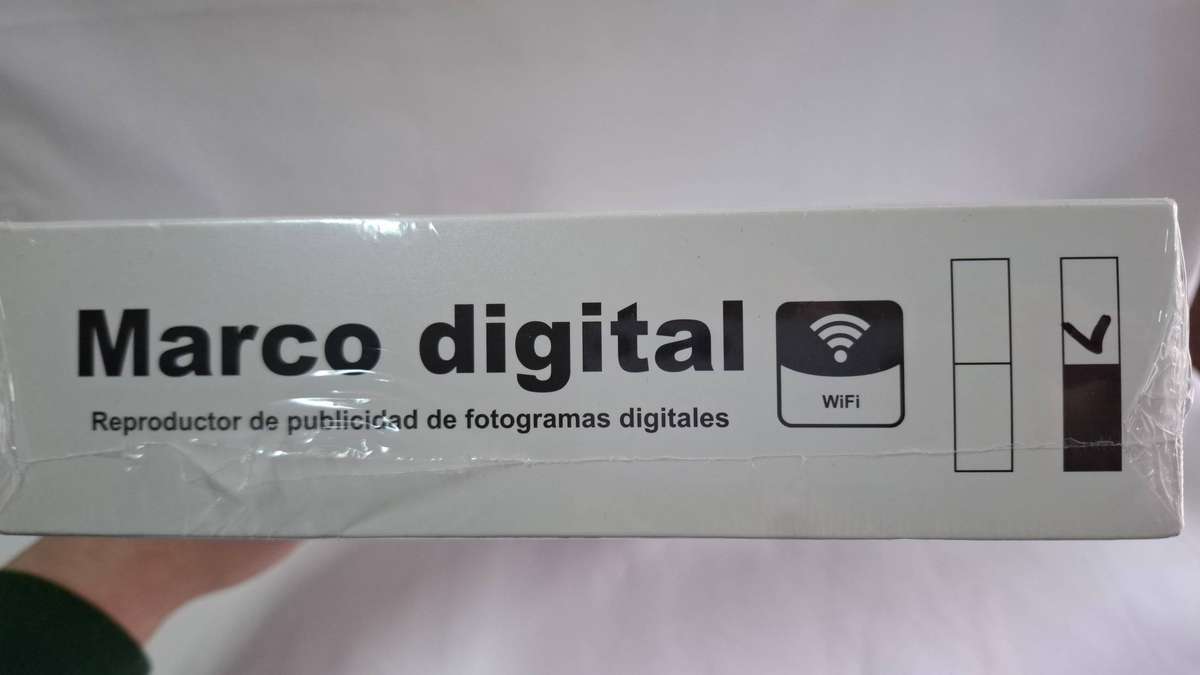 Andowl 11-inch Wireless HD Digital Photo Frame - Unwanted Gift