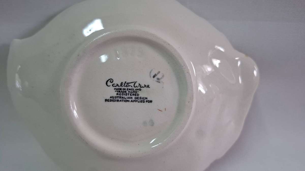 A Stunning Vintage Carlton Ware Foxglove Leaf Dish - Excellent Condition