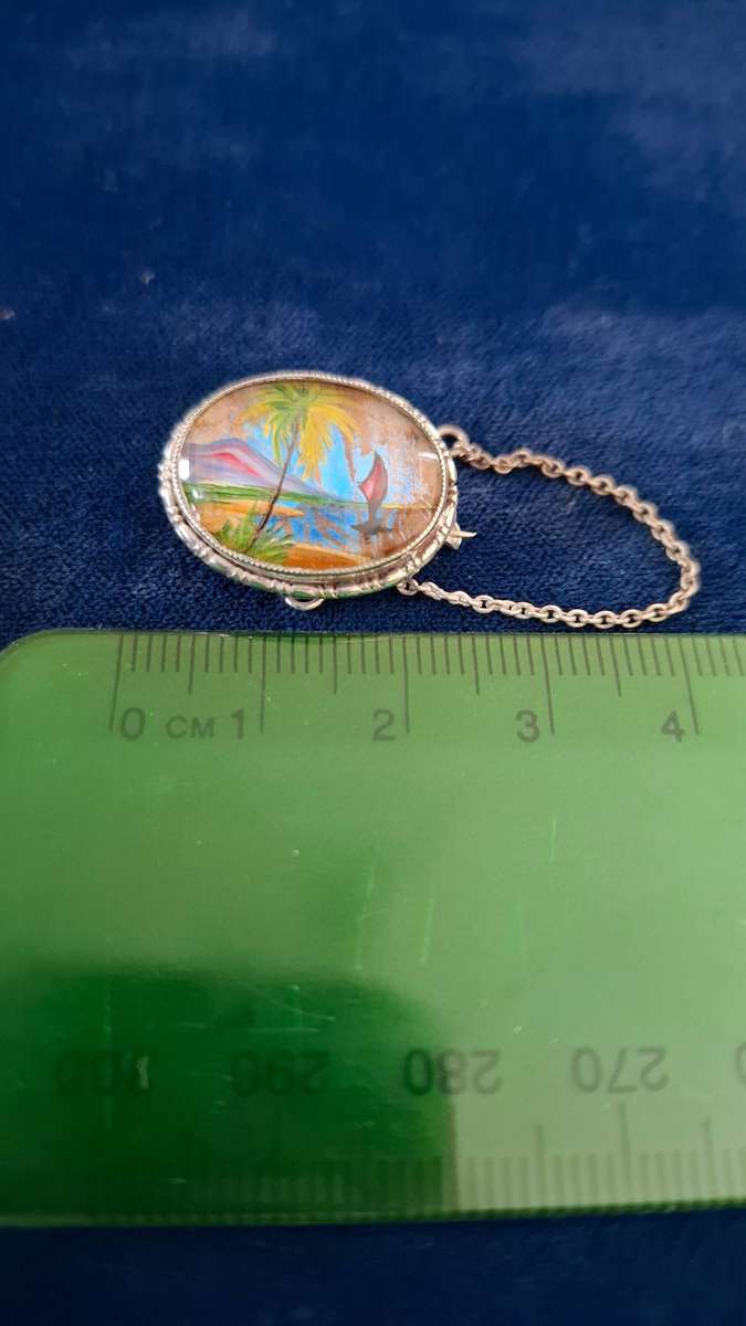 Stunning Vintage TLC England Sterling Silver Brooch (3.8 Grams) in Good Condition and Clearly Marked