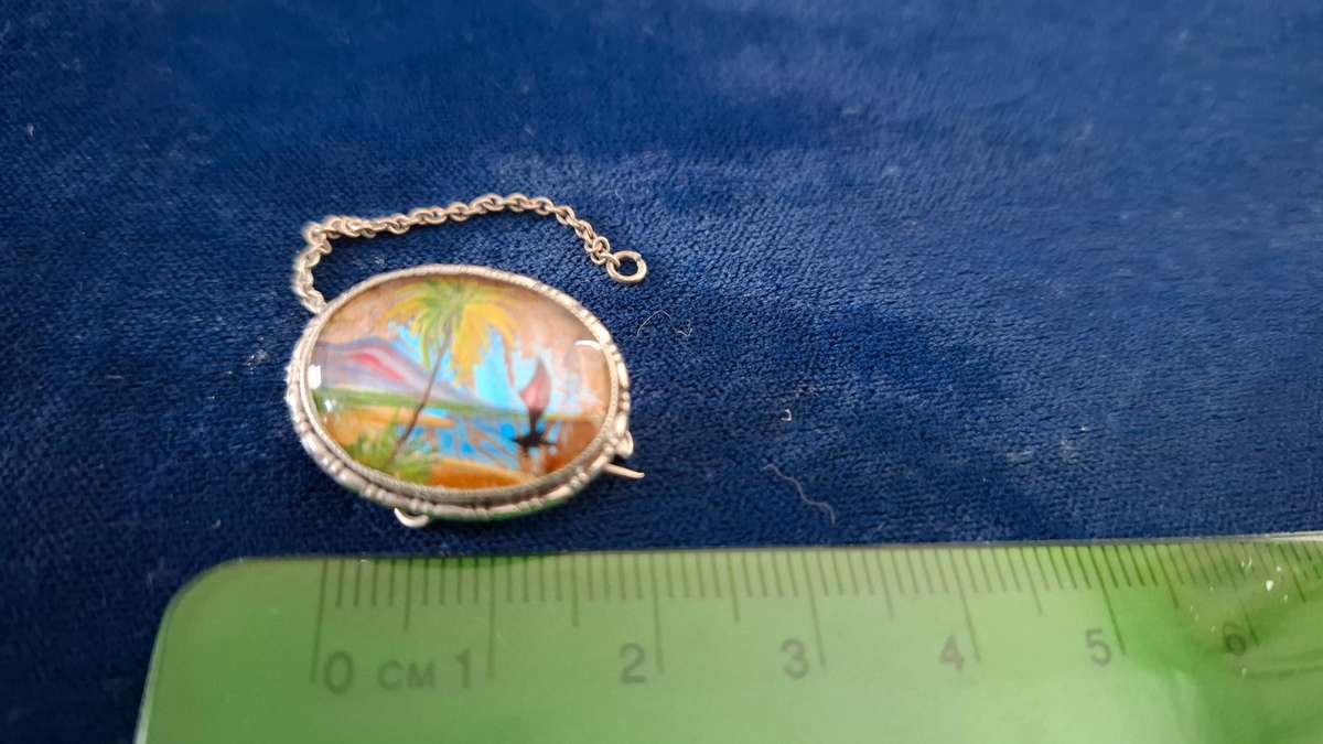 Stunning Vintage TLC England Sterling Silver Brooch (3.8 Grams) in Good Condition and Clearly Marked