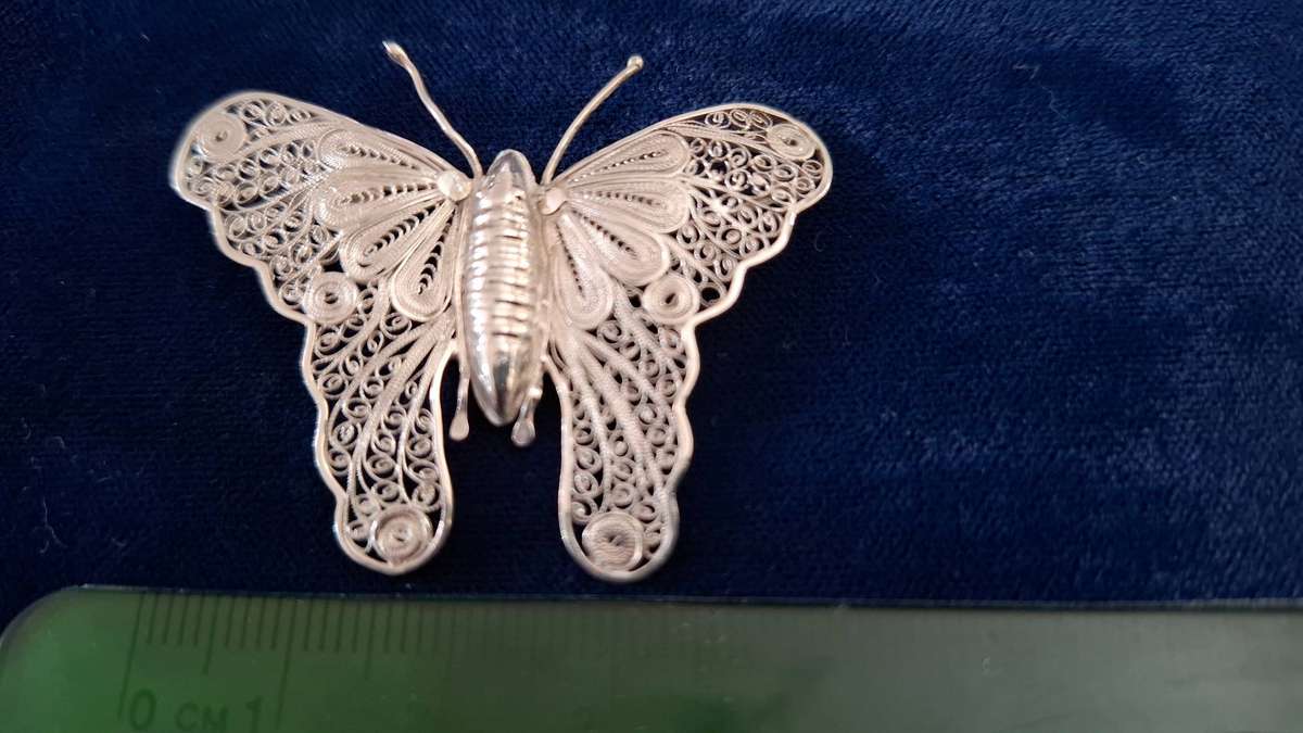 Beautiful Sterling Silver Butterfly Brooch (3.6grams) in Good Condition