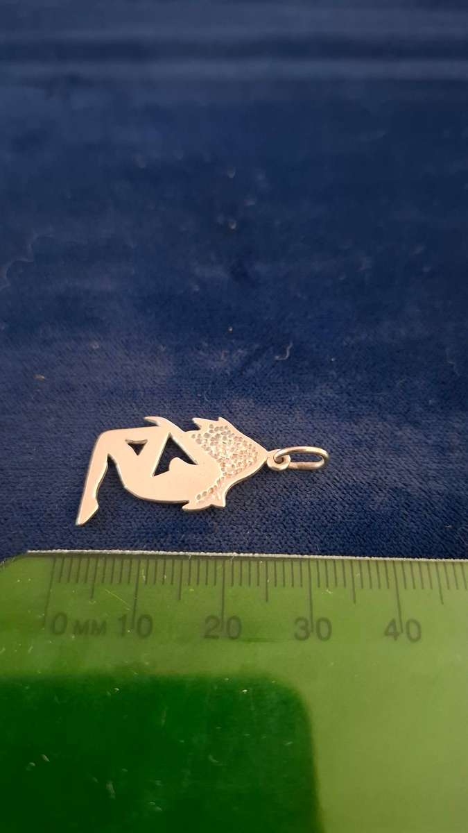 Beautiful Sterling  Silver "Nude" Pendant (1.9 Grams) in great Condition and Clearly Marked