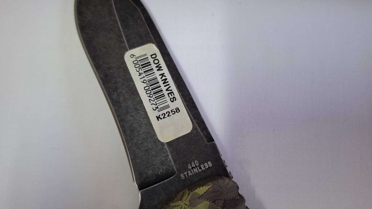 DOW Black Blade Camo Handle Knife with Sheath - K2258 - Excellent Condition