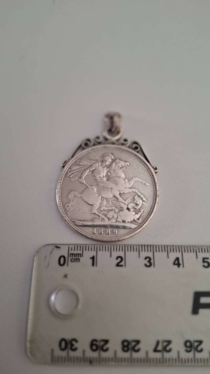 Silver 1889 Queen Victoria Jubilee Head Crown Coin set in a Pendant Mount-Excellent Condition 30.8 g