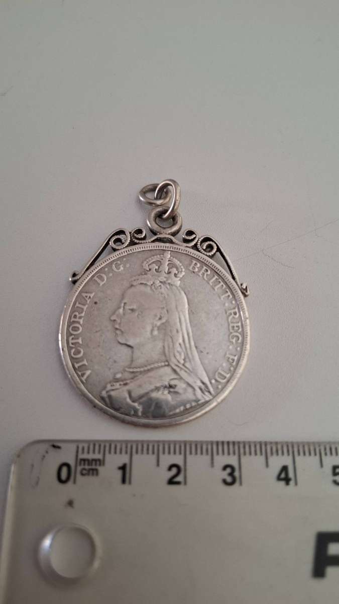 Silver 1889 Queen Victoria Jubilee Head Crown Coin set in a Pendant Mount-Excellent Condition 30.8 g