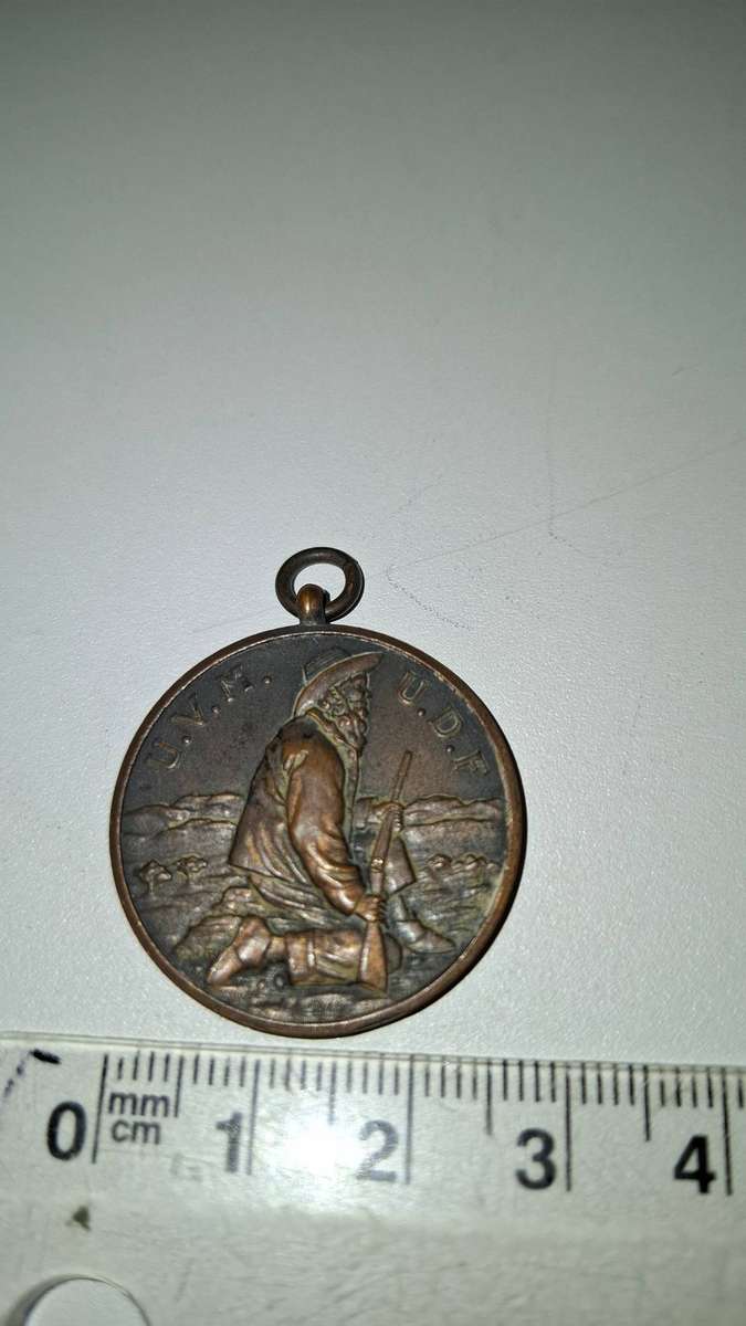 Vintage Bronze U,V.M./U.D.F. Medallion in Good Condition (Laidlaw)
