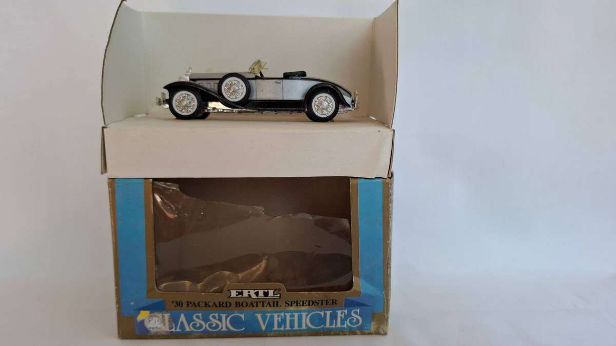 Vintage Diecast ERTL Classic Vehicles '30 Packard Boattail Speedster Scale 1:43 - Box very damaged