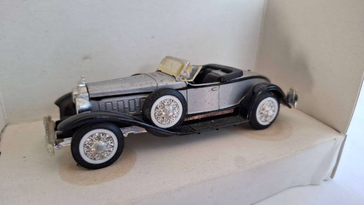 Vintage Diecast ERTL Classic Vehicles '30 Packard Boattail Speedster Scale 1:43 - Box very damaged