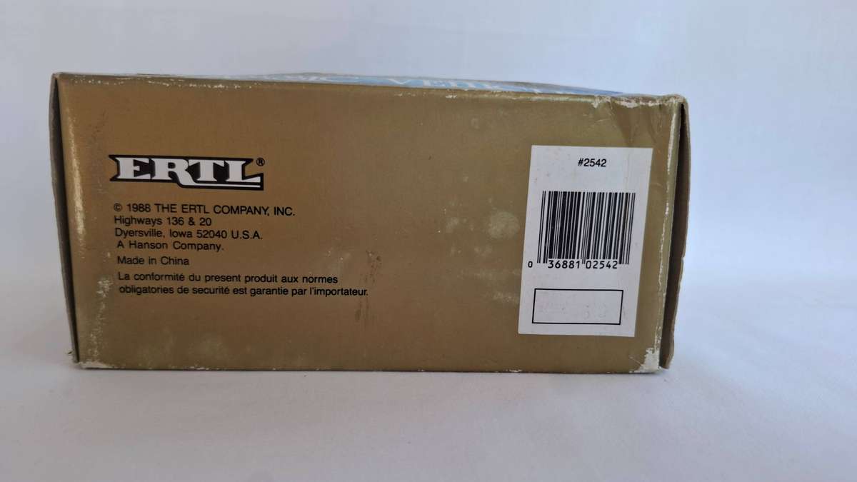 Vintage Diecast ERTL Classic Vehicles '30 Packard Boattail Speedster Scale 1:43 - Box very damaged