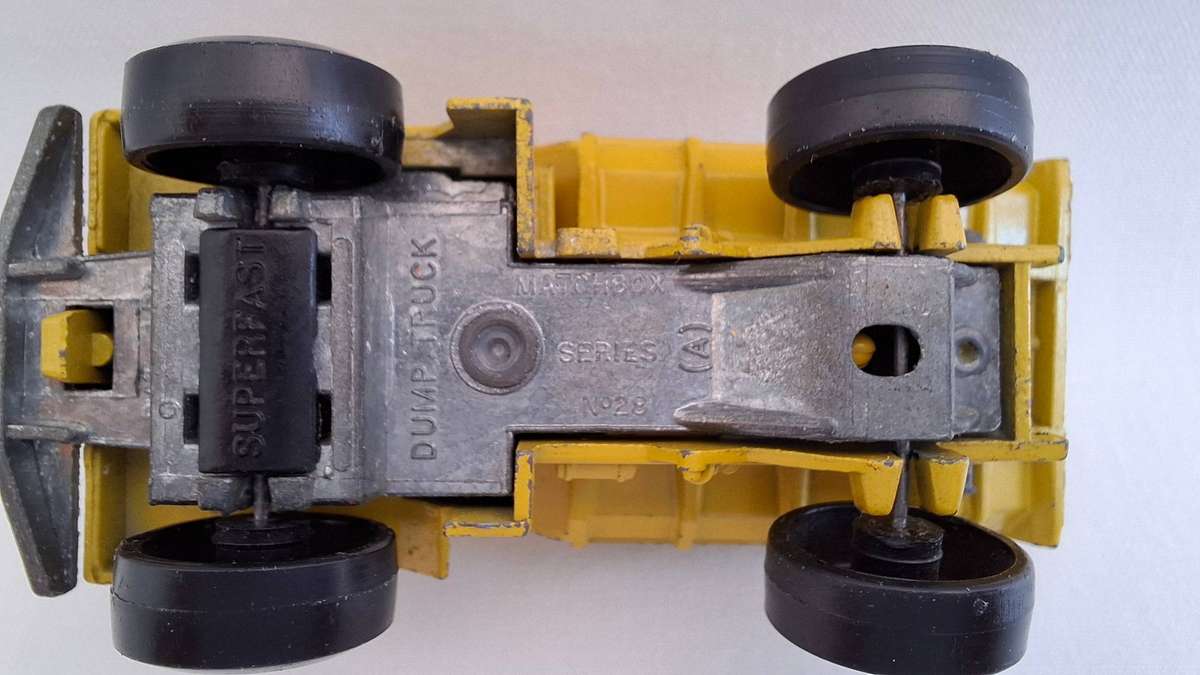 Vintage Matchbox Diecast No.28 "Dump Truck" Made By Lesney - Good Condition