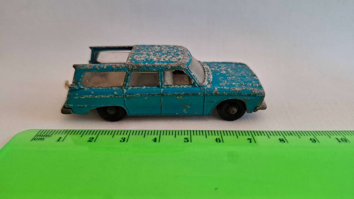Vintage Matchbox Diecast No.42 "Studebaker Lark Wagonaire" Made By Lesney - Well played condition