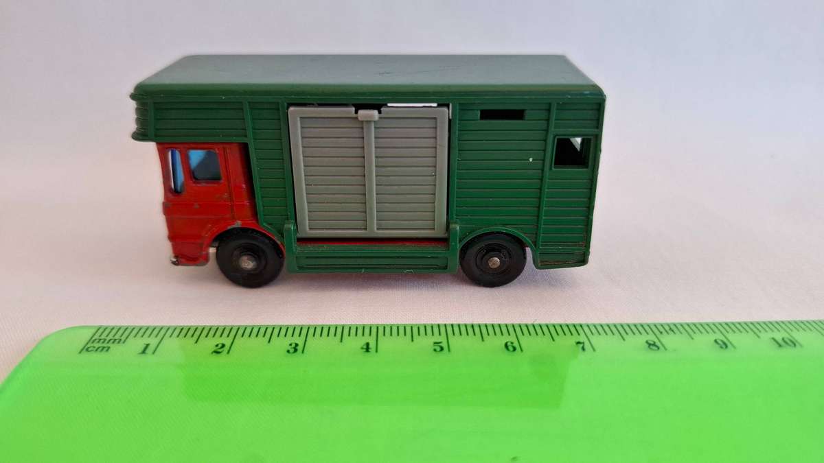 Vintage Matchbox Diecast No.17 "Horse Box" Made By Lesney - Excellent Condition
