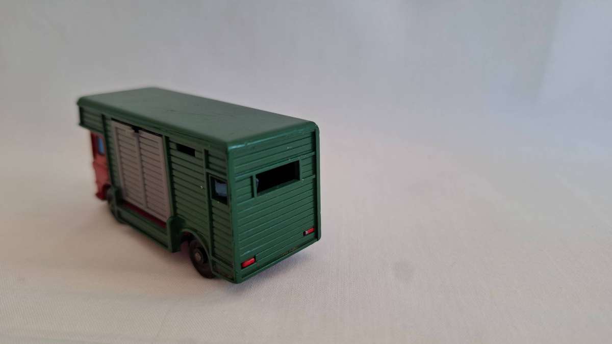 Vintage Matchbox Diecast No.17 "Horse Box" Made By Lesney - Excellent Condition