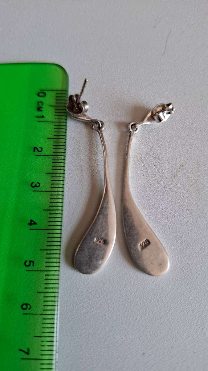 Set of Stunning 925 Silver Long Tear Drop Earrings in Great Condition -4.4 grams - Clearly Marked