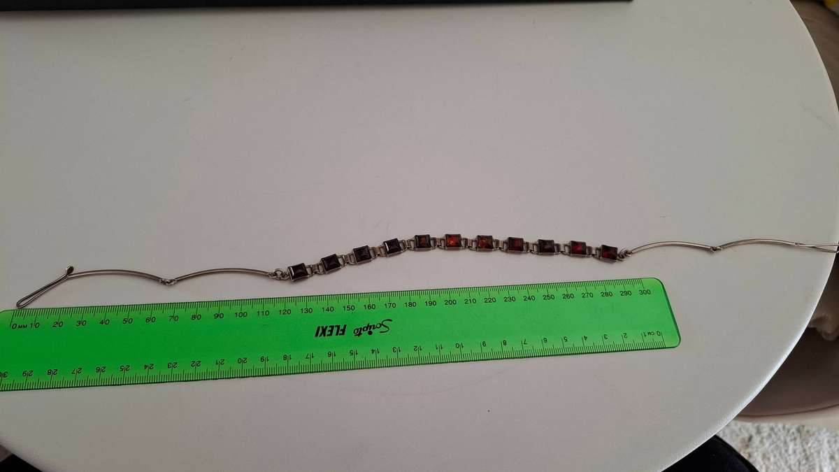 Vintage 925 Silver Choker Necklace with Garnets in Great Condition-20.6 grams -Clearly Marked