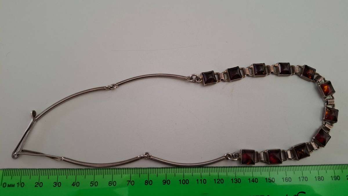 Vintage 925 Silver Choker Necklace with Garnets in Great Condition-20.6 grams -Clearly Marked