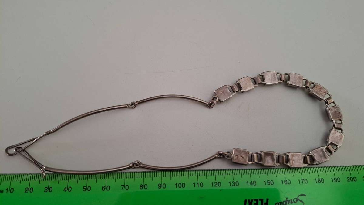 Vintage 925 Silver Choker Necklace with Garnets in Great Condition-20.6 grams -Clearly Marked