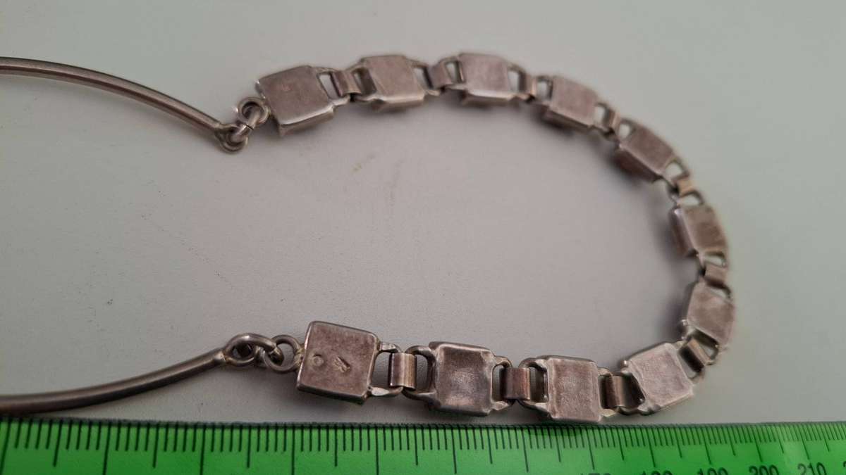 Vintage 925 Silver Choker Necklace with Garnets in Great Condition-20.6 grams -Clearly Marked