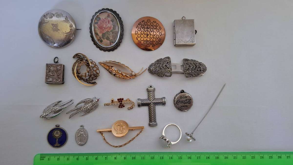A Stunning Collection of Vintage Brooches, Pendants, Lockets and Rings - All in Good Condition