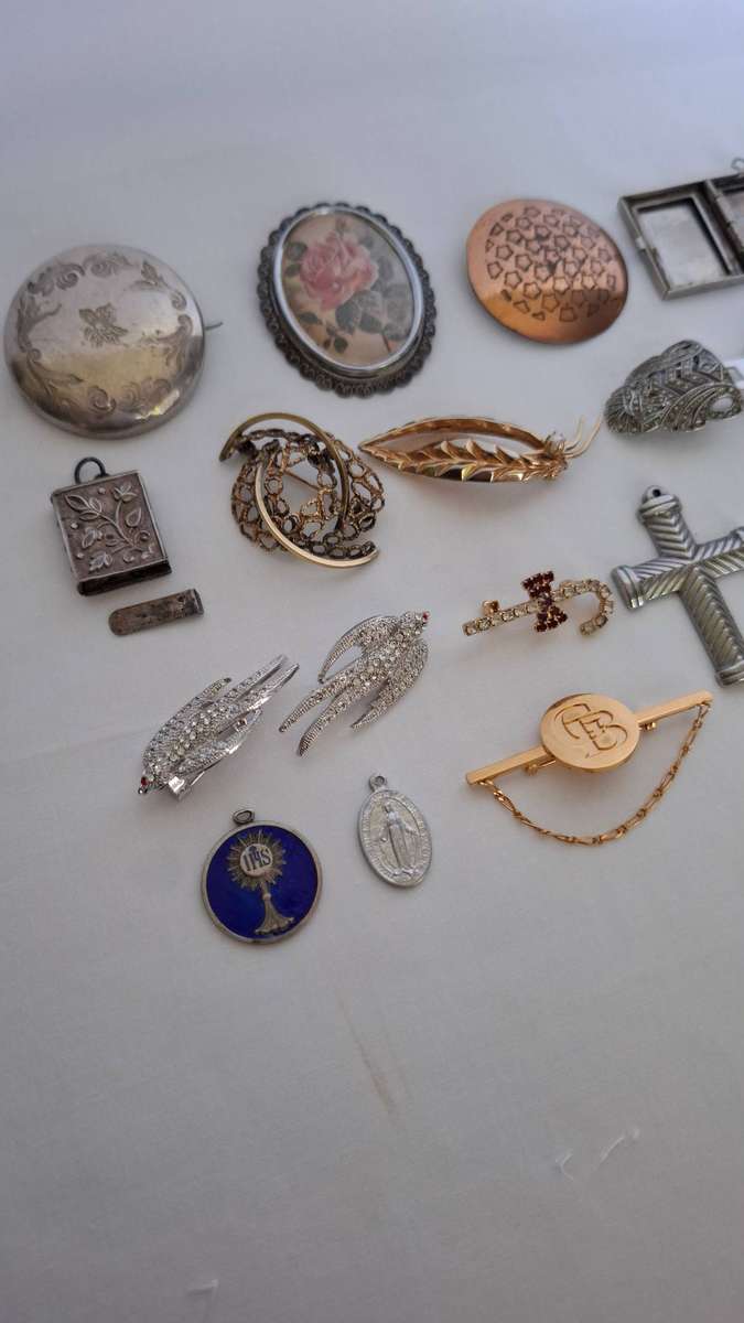 A Stunning Collection of Vintage Brooches, Pendants, Lockets and Rings - All in Good Condition